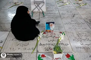 غبارروبی مزار شهدای مدفون در حرم مطهر رضوی