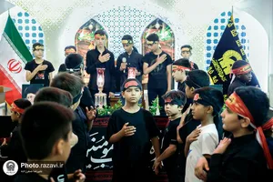 عزاداری نوجوانان اردو زبان در حرم مطهر رضوی