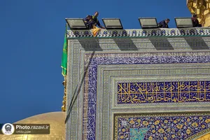 نصب کتیبه&zwnj; ولادت امام کاظم علیه&zwnj;السلام در حرم مطهر رضوی
