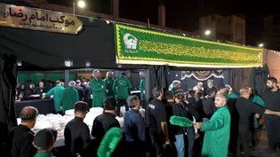 زائرا داشتن برمی‌گشتن، ولی خادما هنوزم با عشق پذیرایی می‌کردن... یه خداحافظی به سبک رضوی
