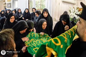 حضور کاروان زیر سایه خورشید در منزل شهید حسین امیرعبداللهیان