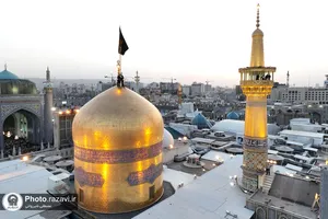 آیین تعویض پرچم گنبد منور رضوی به مناسبت آغاز ماه محرم