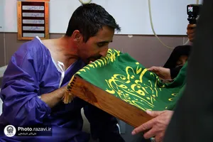 عیادت خدام حرم مطهر رضوی از مجروحین حادثه تروریستی کرمان
