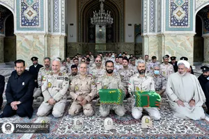 اهدا پرچم متبرک حرم امام حسین(علیه&zwnj;السلام) به حرم مطهر رضوی