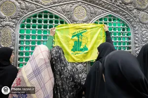 تشرف جمعی از مجروحان لبنانی به حرم مطهر رضوی