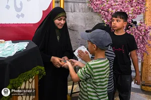 رنگ آمیزی دیوارنگاره توسط کودکان جهان اسلام یادبود شهدای مدرسه میناب