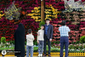 گل آرایی حرم مطهر رضوی در دهه کرامت