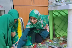 بزم شادی میلاد کریم اهل&zwnj;بیت (ع) به میزبانی خادمین حامل پرچم متبرک رضوی در اراک / گزارش تصویری