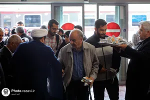 استقبال از زائرین بارگاه منور رضوی در راه&zwnj;آهن مشهد