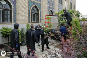 ورود کاروان گل&zwnj;های اهدایی به حرم مطهر رضوی