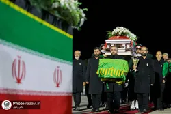 حضورخادمان رضوی در مراسم بدرقه پیکر استاد محمود فرشچیان