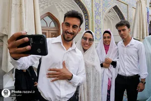 تشرف زوج&zwnj;های جوان به حرم مطهر رضوی