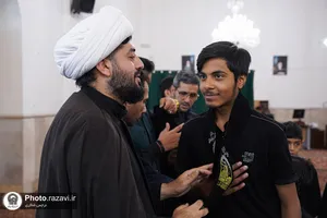 عزاداری نوجوانان اردو زبان در حرم مطهر رضوی