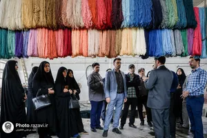 بازدید کارکنان حرم مطهر از شرکت فرش آستان قدس رضوی