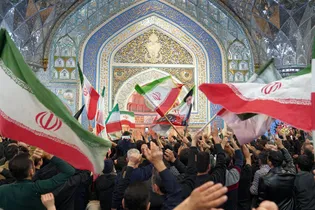 وداع با پیکر شهدای ناوچه دنا در حرم مطهر رضوی