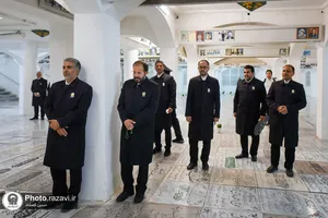 غبارروبی مزار شهدای مدفون در حرم مطهر رضوی