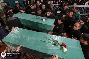 وداع زائران حرم رضوی با 5 شهید مدافع حرم در شام شهادت حضرت موسی بن جعفر علیه السلام