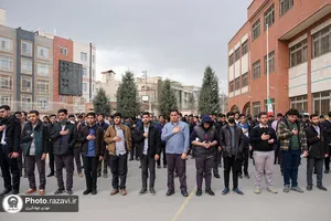 نواختن زنگ انقلاب در دبیرستان پسرانه علوم و معارف اسلامی امام رضا(علیه&zwnj;السلام)