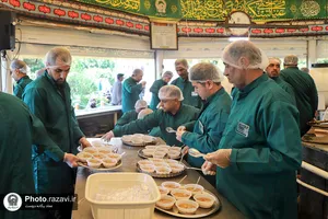 حضور خادمیاران هرمزگانی در چایخانه حضرت