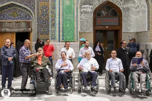 تشرف جمعی از جانبازان ۷۰ درصد آسایشگاه امام خمینی(ره) مشهد به حرم مطهر رضوی