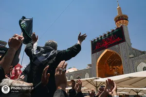 عزاداری روز عاشورای حسینی در حرم مطهر رضوی
