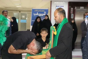 عیادت و دلجویی خادمیاران کرمانی از مسافرین و زائران حادثه اتوبوس راور به مشهد/ گزارش تصویری