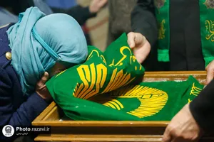 اطعام ٣٠٠ زن آسیب دیده اجتماعی با غذای متبرک امام رضا علیه&zwnj;السلام