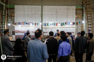 بازدید کارکنان حرم مطهر از شرکت فرش آستان قدس رضوی