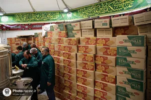 توزیع یک میلیون اشترودل رضوی در چایخانه حرم