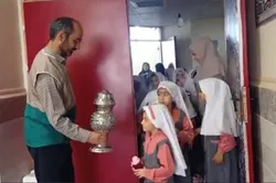 طنین دلنواز زنگ مهر رضوی در خمین جاری شد/ گزارش ویدئویی