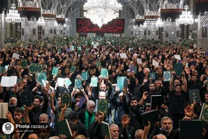 اقامه نماز جمعه در ظهر عاشورا و طنین لبیک یا قرآن درپی هتک حرمت به قرآن