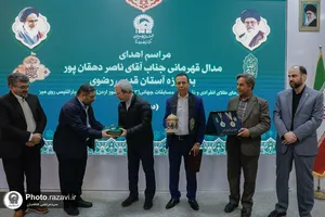 اهدای مدال طلای پاراتنیس روی میز ناصر دهقان&zwnj;پور به موزه حرم مطهر رضوی