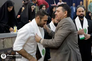 خدمت جمعی از ورزشکاران در چایخانه حضرت