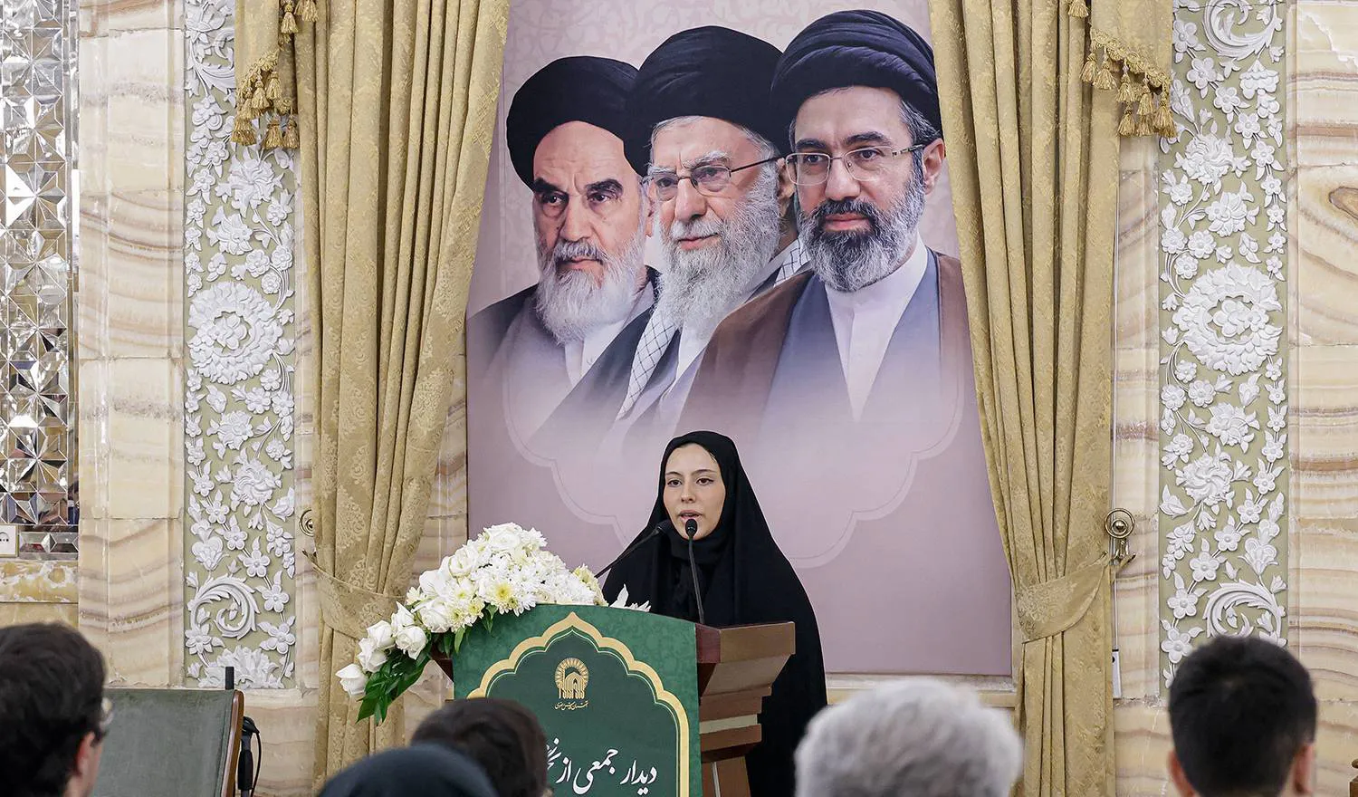 ۶۰ نخبه مدالآور المپیادهای علمی جهان و نفرات برتر کنکور در حرم مطهر رضوی تجلیل شدند ۶۰ نخبه مدالآور المپیادهای علمی جهان و نفرات برتر کنکور در حرم مطهر رضوی تجلیل شدند