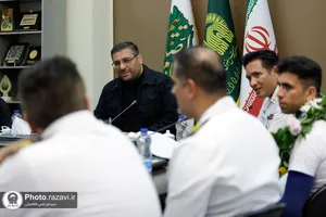 تشرف دوچرخه&zwnj;سوار نداجا به حرم مطهر رضوی
