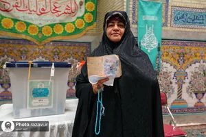 حضور پرشور مردم پای صندوق های رای در حرم مطهر رضوی -1