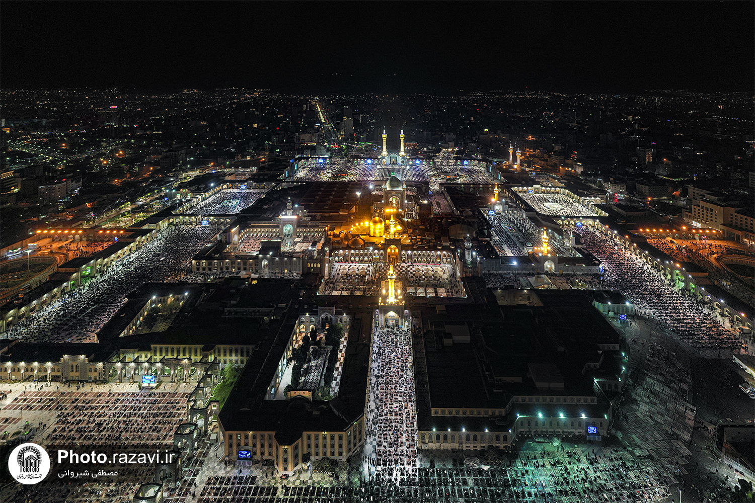 عکس با کیفیت : تصویر هوایی از مراسم شب قدر در حرم امام رضا علیه السلام
