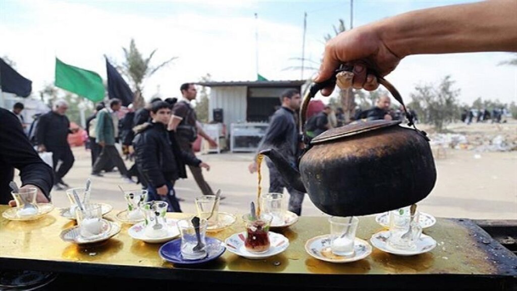 برپایی سایه‌بان مهر رضوی در مسیر زائران اربعین در اراک