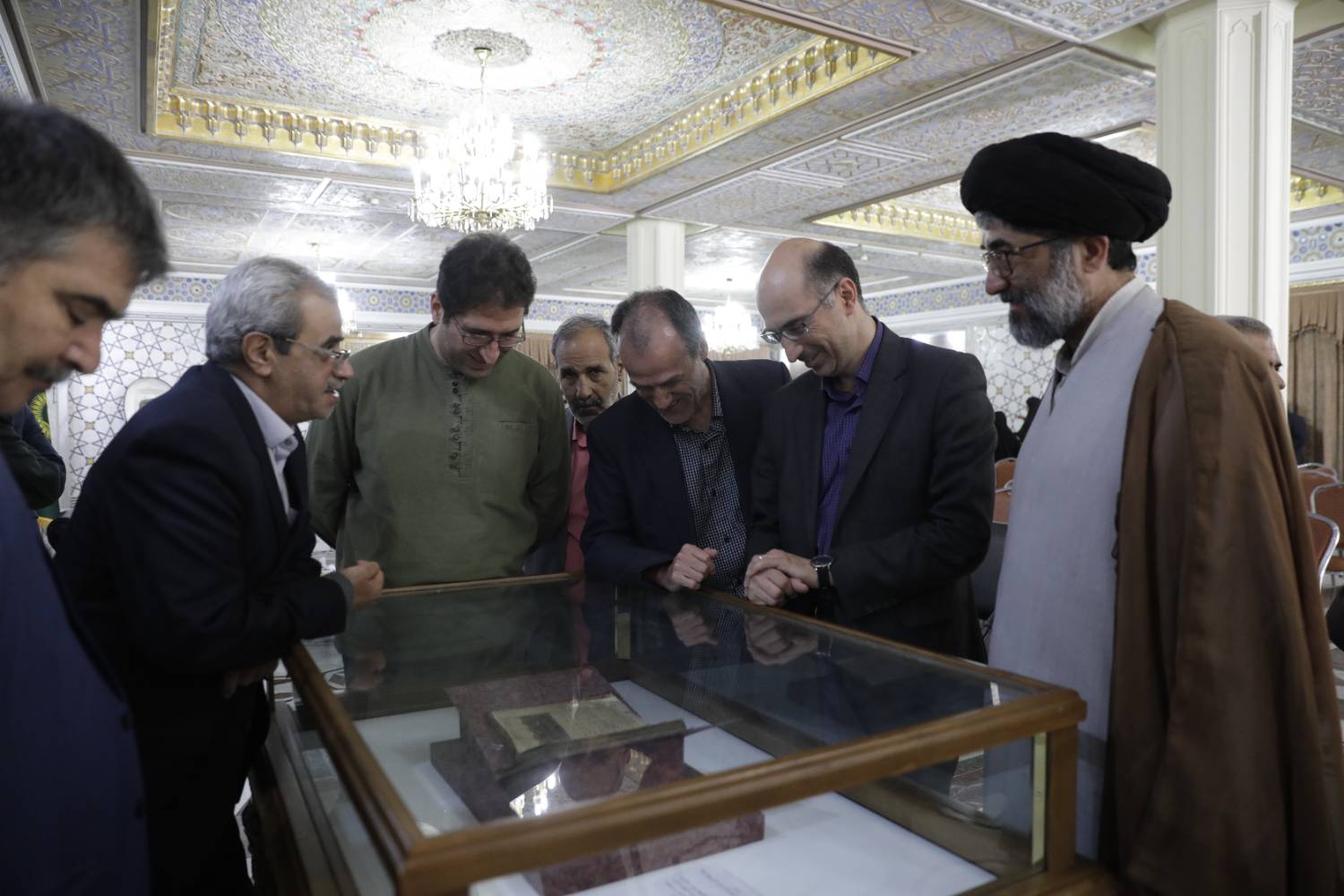 نسخه خطی 500 ساله دیوان حافظ رونمایی شد