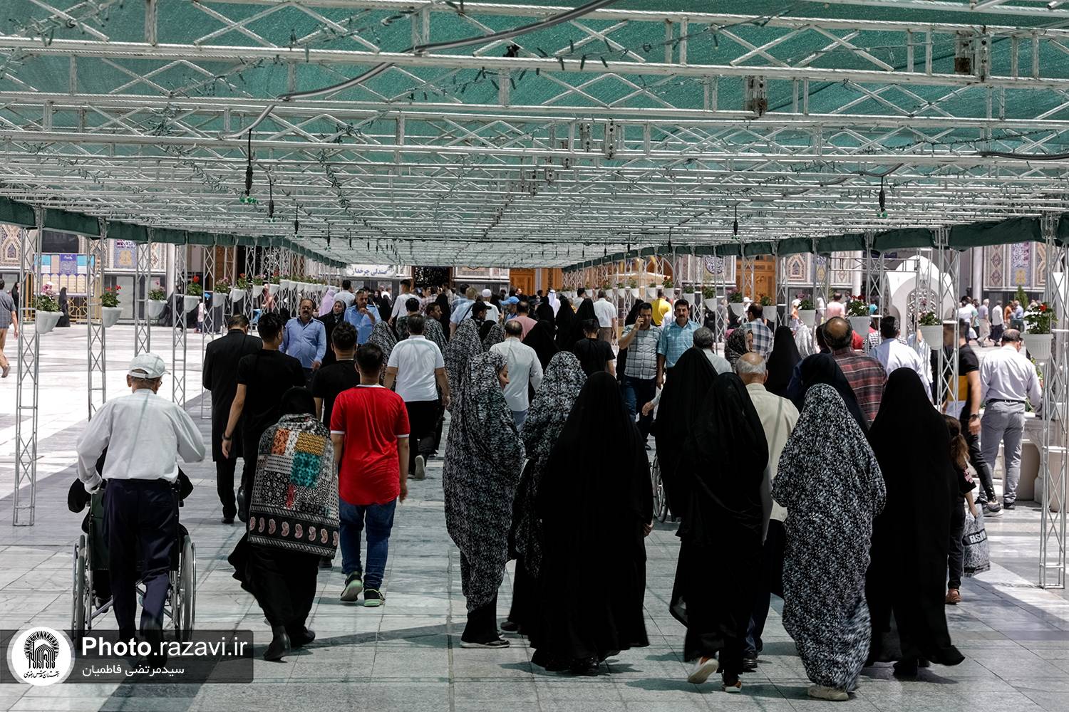 نصب تونل تابستانه تردد زائران، حدفاصل باب‌الرضا(ع) و رواق امام خمینی(ره) 