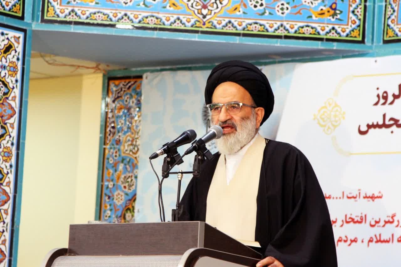 تجلیل از «مدرس» تجلیل از ارزشها / نشر اندیشه های مدرس یک تکلیف است