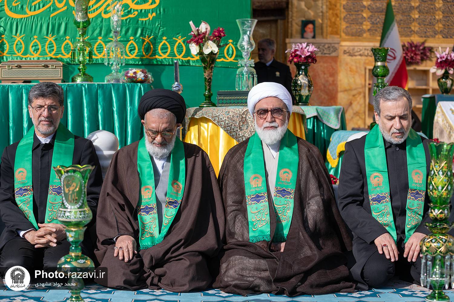 آیین تعویض پوش ضریح و پرچم گنبد منور رضوی در سالروز میلاد امام مهربانیها برگزار شد