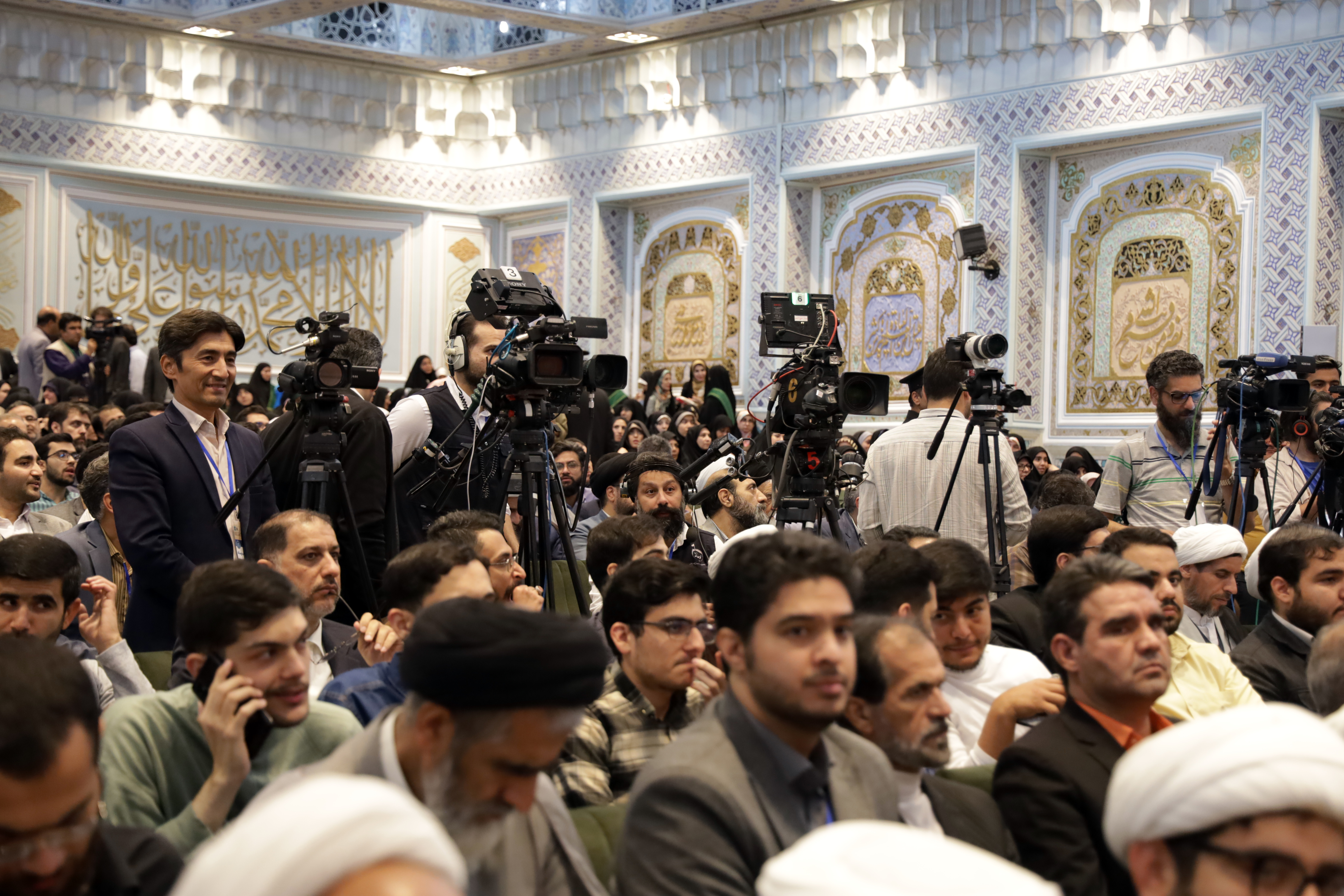 مخابره روایت جهانی علم و ایمان در حرم مطهر رضوی