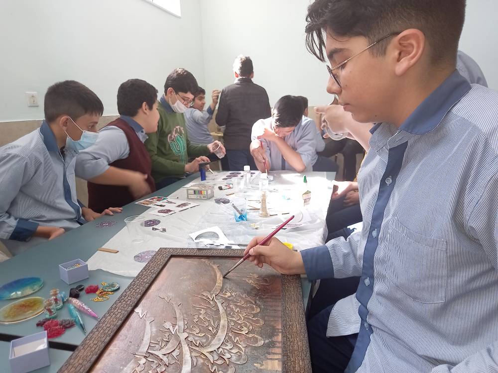 دوره آموزشی کارآفرینی مدرسه امام رضا(ع) در حاشیه شهر / آموختن هنر کسب‌وکار در مدرسه 