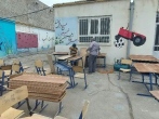 خادمیاران صندلی و نیمکت های مدرسه علوی آذرشهر را بازسازی کردند