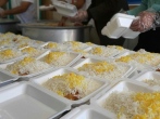توزیع ۳ هزار پرس غذای گرم و ۴۰ کیلو کیک خامه‌ای توسط خادمیاران جیرفتی