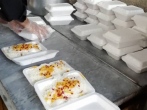 اطعام روزه داران با توزیع  ۱۵۰۰ پرس غذای گرم در شهرستان ارزوئیه