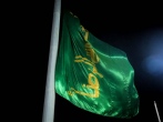 اهتزاز پرچم سبز رضوی در ساحل نیلگون خلیج فارس 