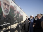 ادای احترام تولیت آستان قدس رضوی به شهید سلیمانی و همرزمانش در بدو ورود به عراق