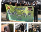 پذیرایی دانش آموزان مهمان‌نواز مدرسه امام رضا(ع) از زائران پیاده 